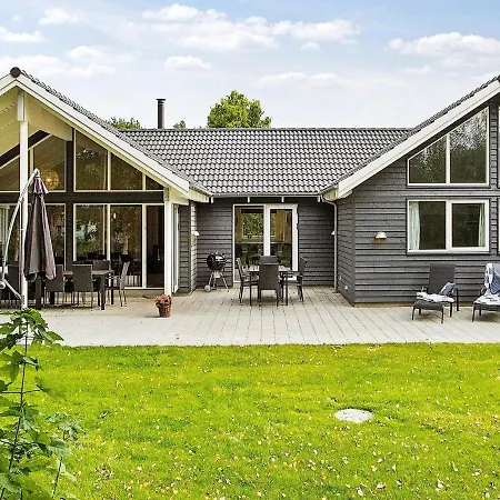 18 Person Holiday In H Jby * Højby