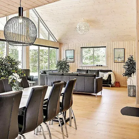 18 Person Holiday In H Jby Højby